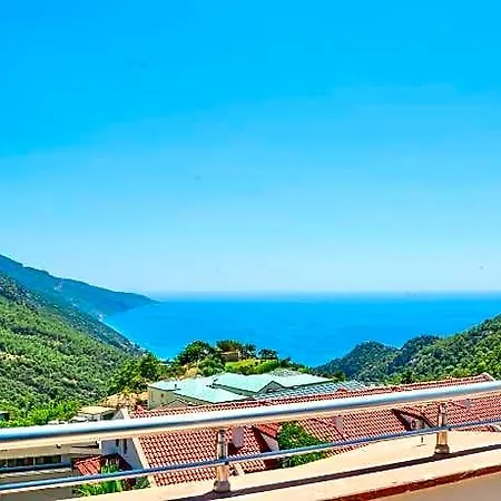 Tropical Deluxe 4* Cedit